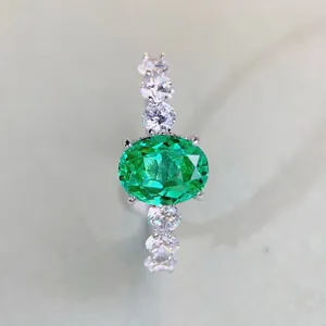 Bague en argent S925 avec gemme verte Paraïba ovale 3ct et diamants latéraux