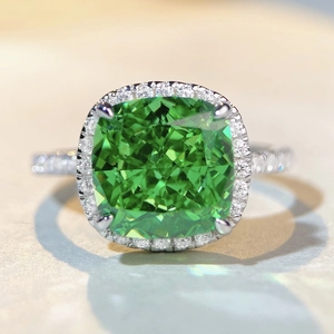 Bague en argent sterling S925 avec pierre verte taille coussin et halo pavé