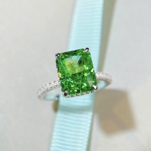 Elegant S925 sterling silver ring with emerald-green cut zircon and pave diamond band