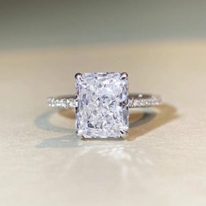 Eleganter S925 Sterlingsilber Ring mit Radiant-Schliff Pink Diamant und Pavé-Band