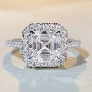 Luxurious emerald cut cubic zirconia halo ring in S925 sterling silver with pavé band