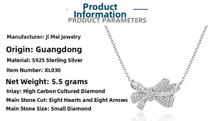 Dettaglio del ciondolo a fiocco in argento sterling S925 con zirconi cubici incastonati
