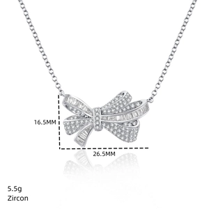 Dettaglio con dimensioni 26,5x16,5mm della collana con ciondolo a fiocco d'argento