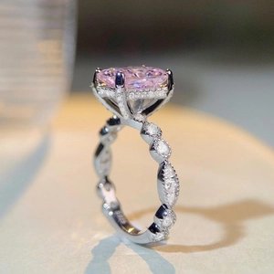Bague luxueuse en argent S925 avec diamant rose taille radiant et anneau torsadé pavé