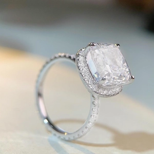 Bague en argent S925 avec pierre taille coussin et sertissage halo en pavé de diamants