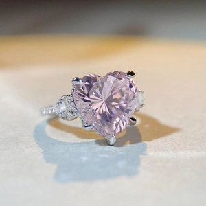 Bague élégante en argent S925 avec pierre rose taille cœur et diamants poire latéraux
