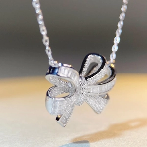 Elegante collana a fiocco in argento sterling S925 con pavé di zirconi scintillanti