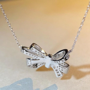 Squisita collana con fiocco in argento 925 con pavé di zirconi brillanti a tutto tondo