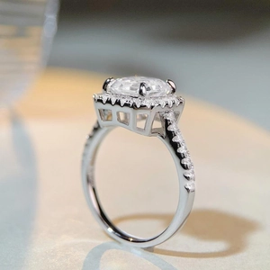 Bague en argent sterling S925 avec taille émeraude et halo de diamants carbone
