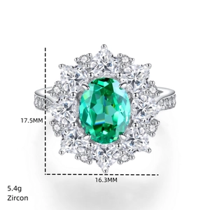 Vue détaillée d'une bague en zircon vert montrant les dimensions et l'anneau en argent