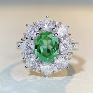 Bague luxueuse en argent S925 avec pierre de cœur vert Paraiba et halo en forme de soleil
