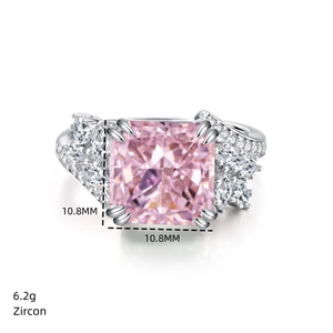 Détail de la bague en argent S925 avec zircon rose 10,8 mm et marquage du poids de 6,2 g