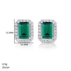 Vue détaillée des boucles d'oreilles émeraude 3ct en argent S925 et zircon vert, 12,5 mm