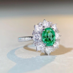 Bague luxueuse en argent S925 avec pierre précieuse verte et cristaux blancs en tournesol