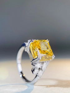 Macro shot of rectangular yellow gemstone ring with micropavé diamonds in S925 silver