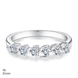 Macro detail of 3.5mm heart-shaped zircons on an S925 sterling silver ring band