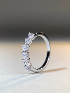 Detail of S925 silver ring featuring six heart-shaped cubic zirconia in a row