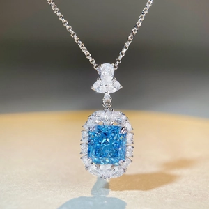 Elegante S925 Sterlingsilber Halskette mit großem quadratischem Aquamarin und Diamanten