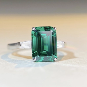 Classic S925 sterling silver ring with 5ct emerald cut green stone and side diamonds
