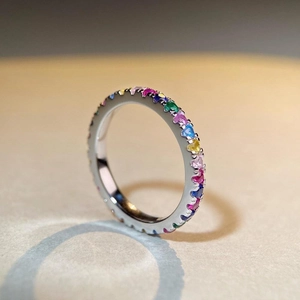 Eternity ring in S925 sterling silver with heart-cut rainbow cubic zirconia stones