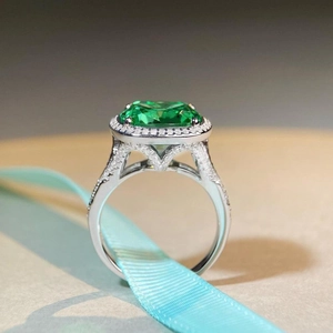 S925 silver halo ring with cushion-cut Paraiba green zircon on light blue ribbon