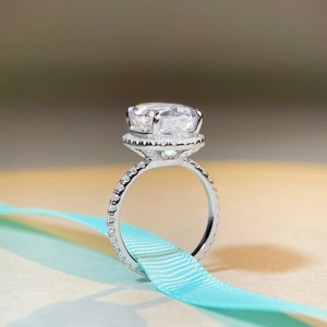 Exquisite 925 sterling silver ring with 10 carat oval halo moissanite gemstone