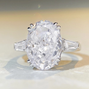 925 silver ring with 10 carat oval cut cubic zirconia and side tapered baguettes