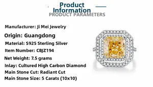 Détail macro de la bague en argent S925 avec diamant carbone jaune 5ct taille radiant