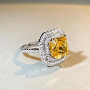 Bague luxueuse en argent S925 avec pierre jaune taille radiant et double halo de diamants