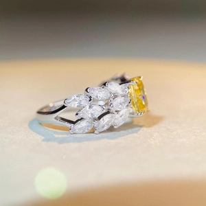 S925 sterling silver ring with yellow cushion-cut diamond and leaf-shaped zircon petals