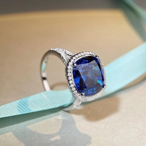 Bague en argent S925 avec saphir taille coussin et serti pavé double rangée luxe