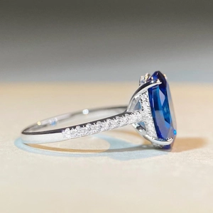 Exquisite S925 silver ring featuring a 6-carat oval blue sapphire with diamond accents