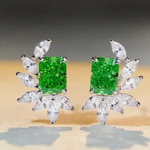 Boucles d'Oreilles Clous en Argent Sterling 925 avec Zirconia pour Femmes Rétro Simple Géométrique en Forme d'Aile Petits Bijoux Couleur Émeraude