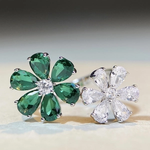 Elegant S925 sterling silver dual flower ring with emerald and white zircon gemstones