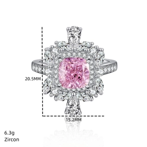 Makroaufnahme von 925 Silberring mit rosa Zirkon im Kissenschliff und floralem Halo