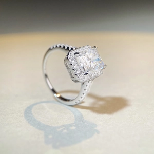 Bague en argent S925 avec moissanite 3ct taille radiant, halo et anneau serti pavé