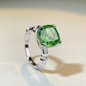 Classic 925 silver crossover ring featuring a large square emerald green stone and zircon accents