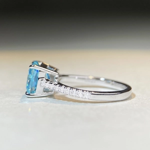 S925 sterling silver ring featuring a rectangular light blue zircon in a four-prong setting