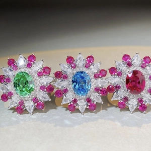 Ensemble de bagues fleurs en argent S925 avec émeraudes, saphirs et rubis de forme ovale