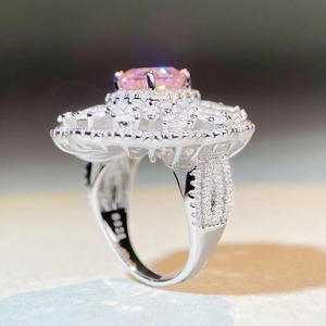 Bague de luxe en argent 925 avec pierre rose rectangulaire et entourage de cristaux