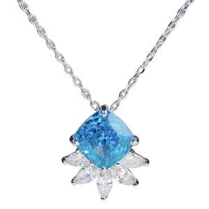 Collier en argent S925 avec aigue-marine taille coussin et diamants taille marquise