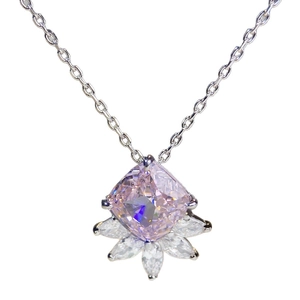 Halskette mit rosa Zirkonia im Radiant-Schliff und Marquise-Steinen auf S925 Silberkette