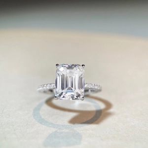 Emerald cut 4-carat moissanite ring in silver-plated S925 sterling silver pave setting