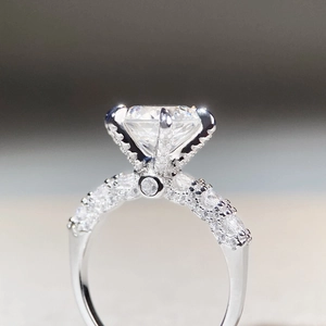 Bague en argent S925 avec pierre taille feu d'artifice de 3 carats et pavé de diamants brillants