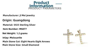 Détail macro de boucles d'oreilles croix en argent S925 avec moissanite de couleur D