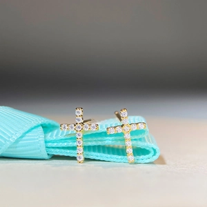 Boucles d'oreilles croix en argent S925 doré avec moissanite de couleur D
