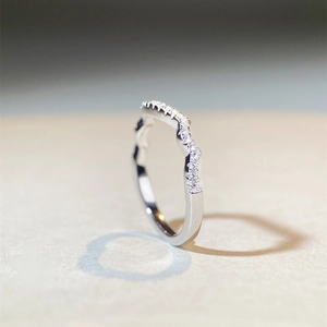 Minimalist S925 sterling silver wave ring with pavé cubic zirconia for women