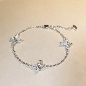 S925 Sterling Silber Schmetterling Armband mit funkelnden D-Farbe Moissanit Steinen