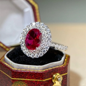 Bague luxueuse en argent S925 avec un grand rubis ovale et double halo de zircons
