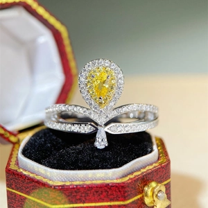 Luxurious S925 sterling silver ring with water drop yellow diamond in crown setting